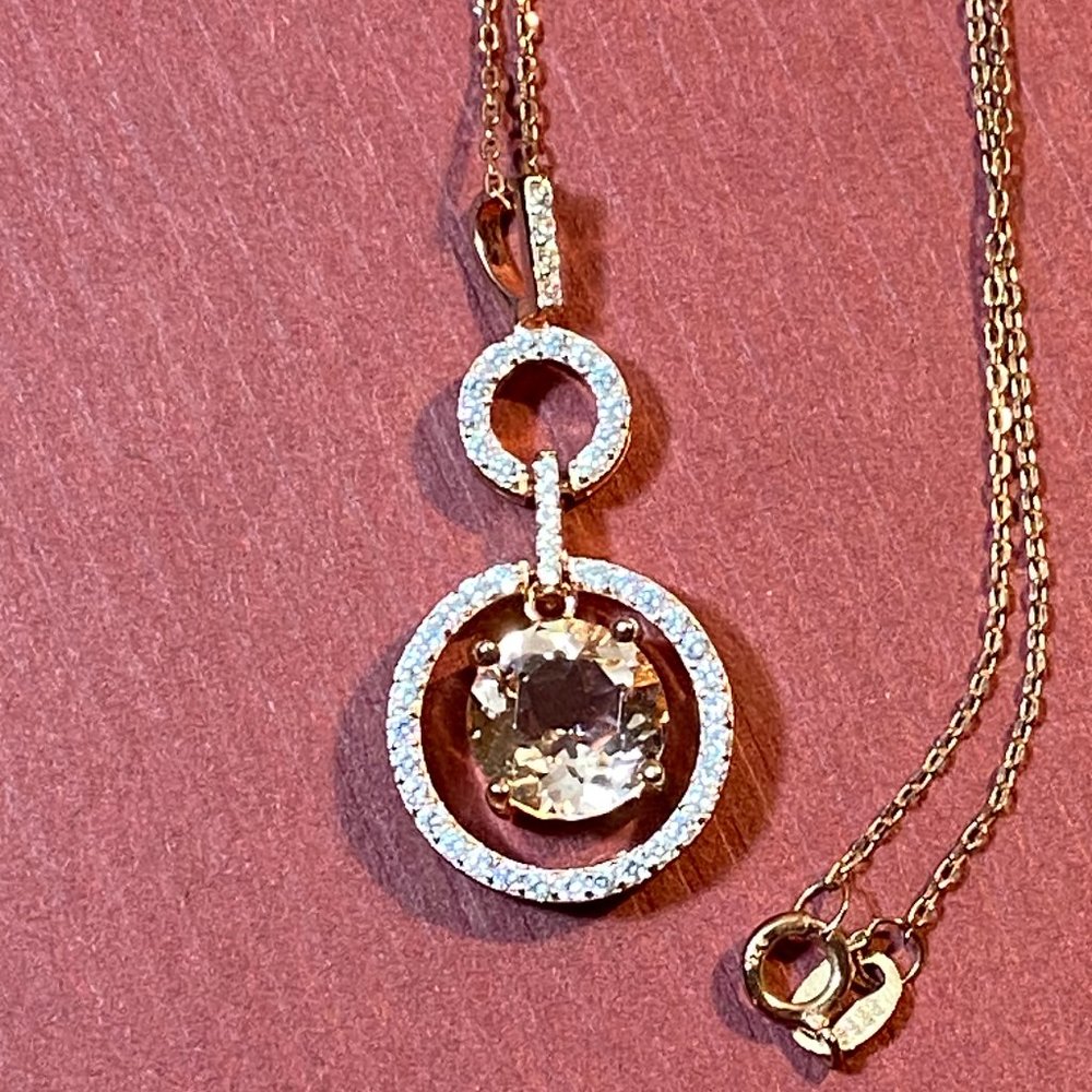 Elegant Gold and Silver Pendant Necklace